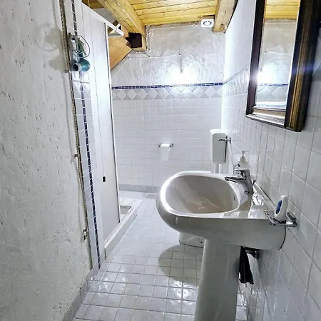 Montiju Oda ve Kahvaltı